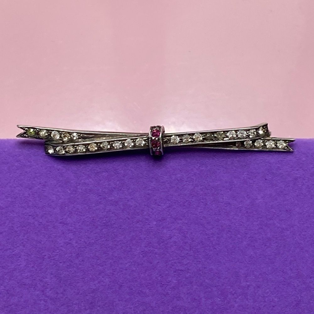 💛 Antique Sterling Red & White Crystal Brooch